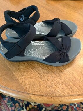Clarks Black and Gray Wonen’s Slingback Sandals